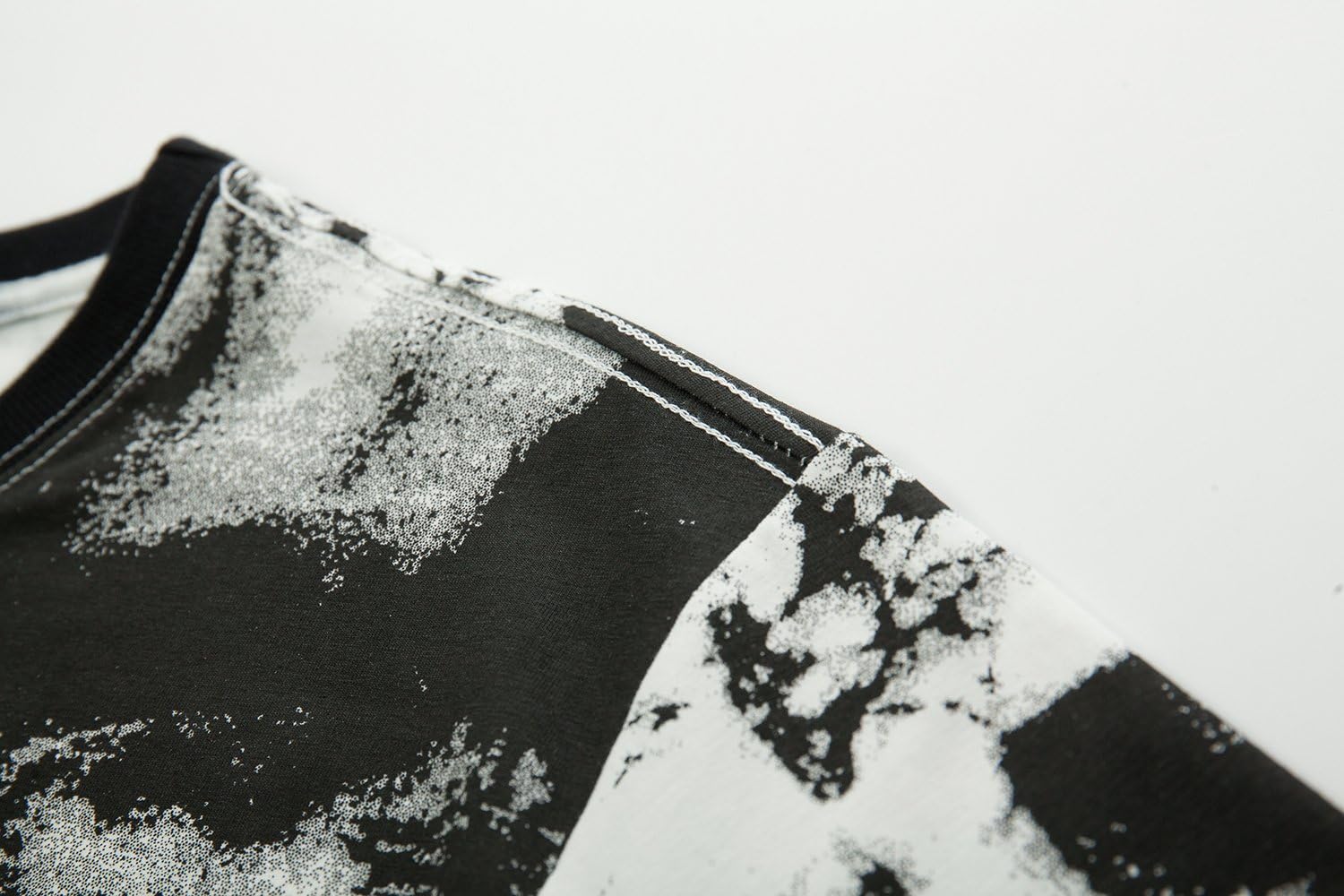KLIEGOU White1 T-shirt detail